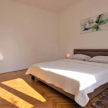 Apartman Deni Póla