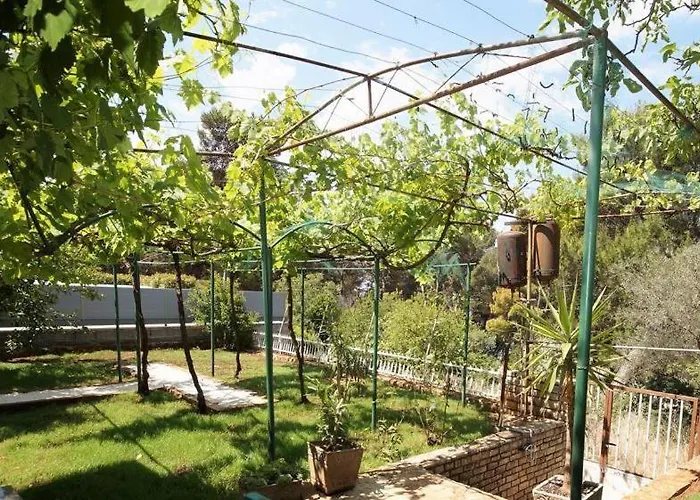 Deni Πούλα