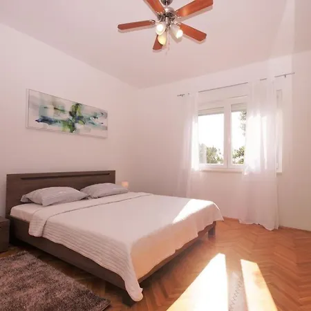 Deni Apartamento *
