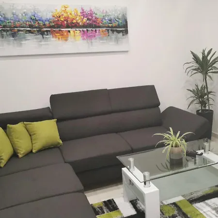 Deni Apartamento